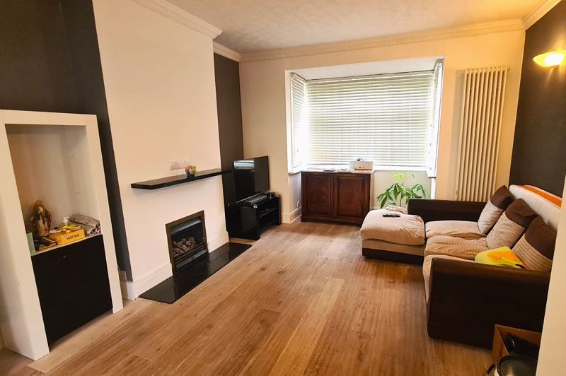 Property photo 2 of 18 Lounge