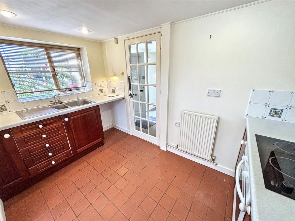 Property photo 3 of 12 Kitchen