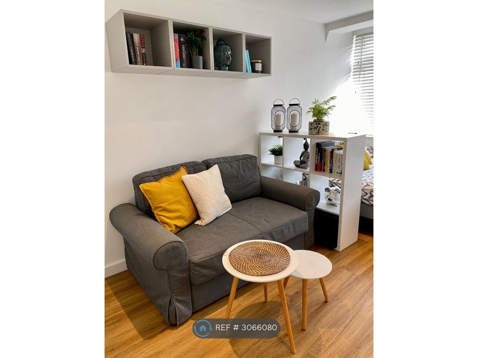 Property photo 3 of 8 Living Space