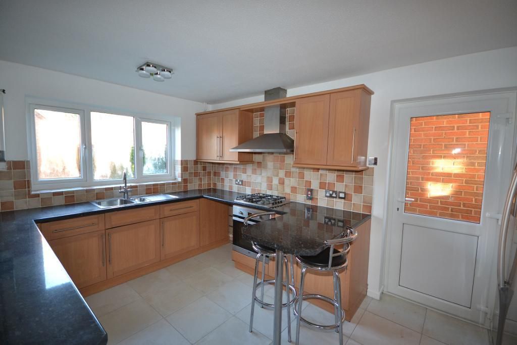 Property photo 3 of 27 Kitchen/Breakfast Room