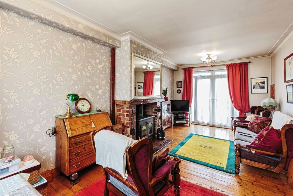 Property photo 3 of 17 Photo