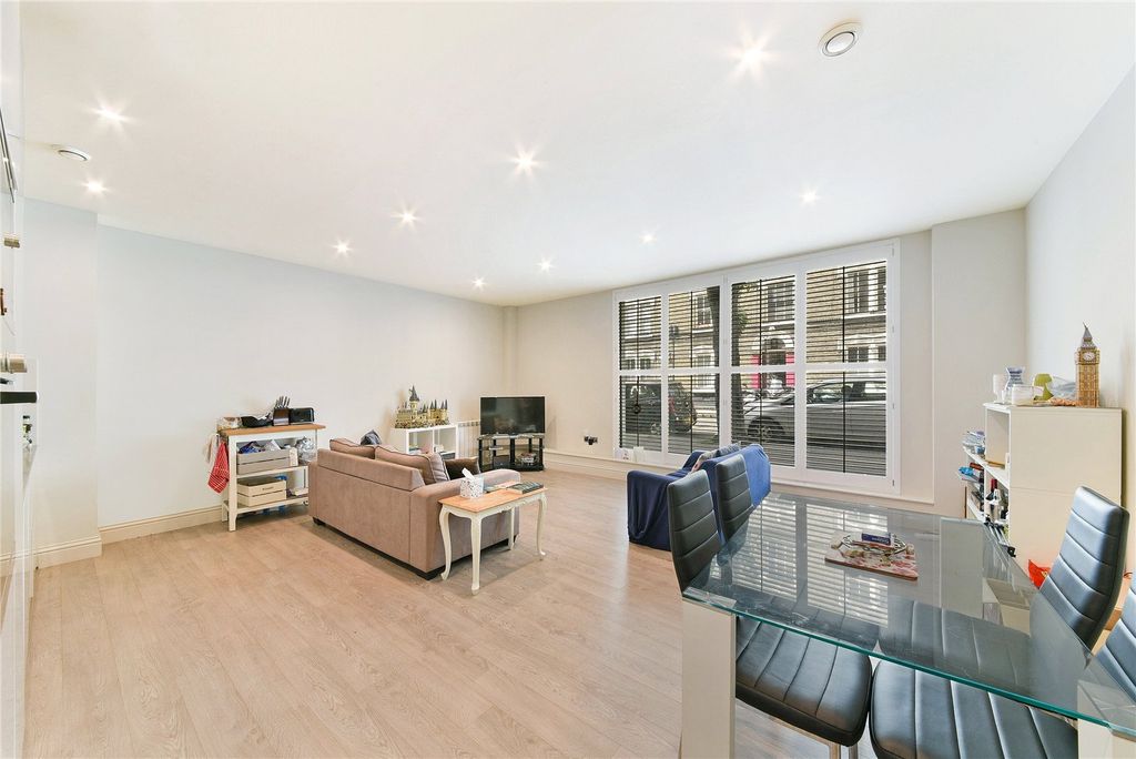 Property photo 1 of 8 Reception/Kitchen