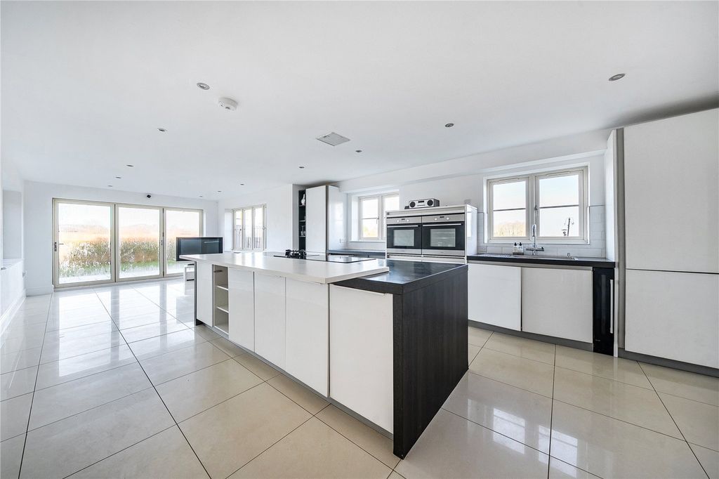 Property photo 3 of 18 Kitchen Diner