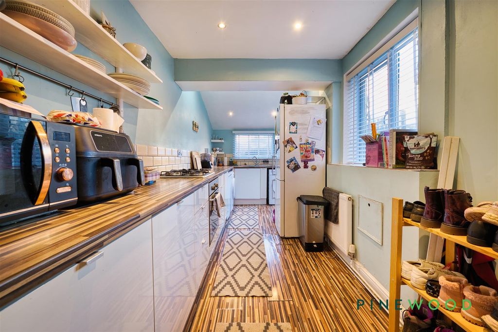 Property photo 2 of 16 Kitchen