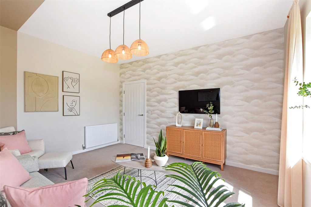 Property photo 3 of 16 Lounge 2