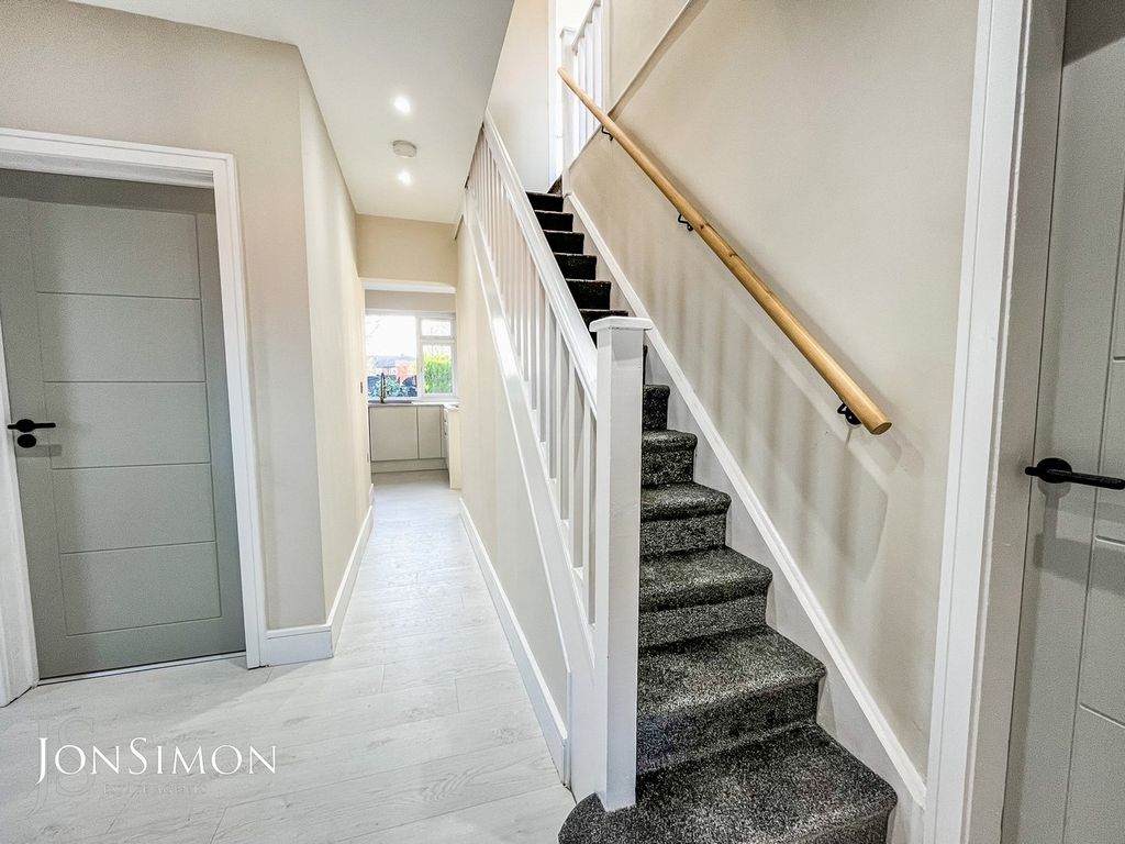 Property photo 3 of 46