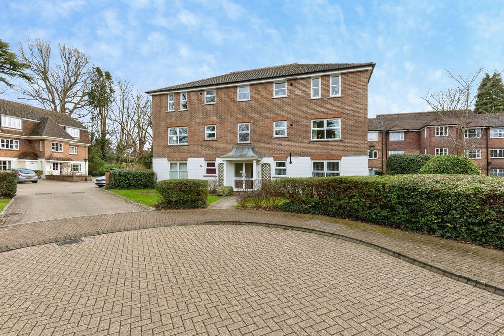 Additional image 5 of 2 bed flat for saleGreenacres, North Parade, Horsham, West Sussex RH12