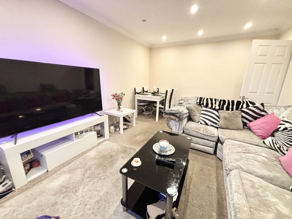 Property photo 2 of 10 Photo 4