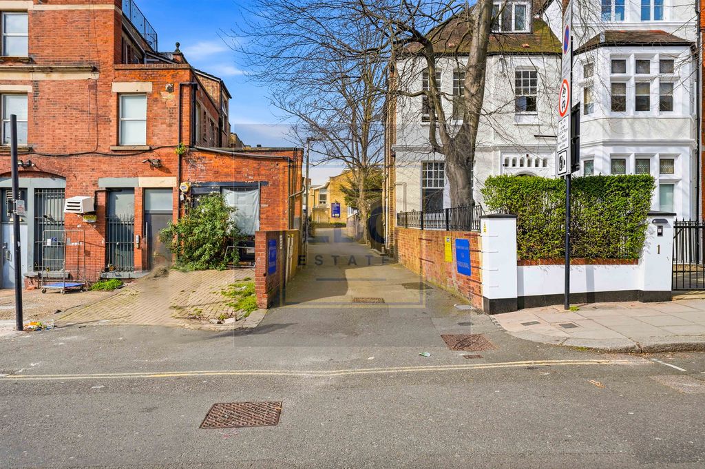 Property photo 1 of 31