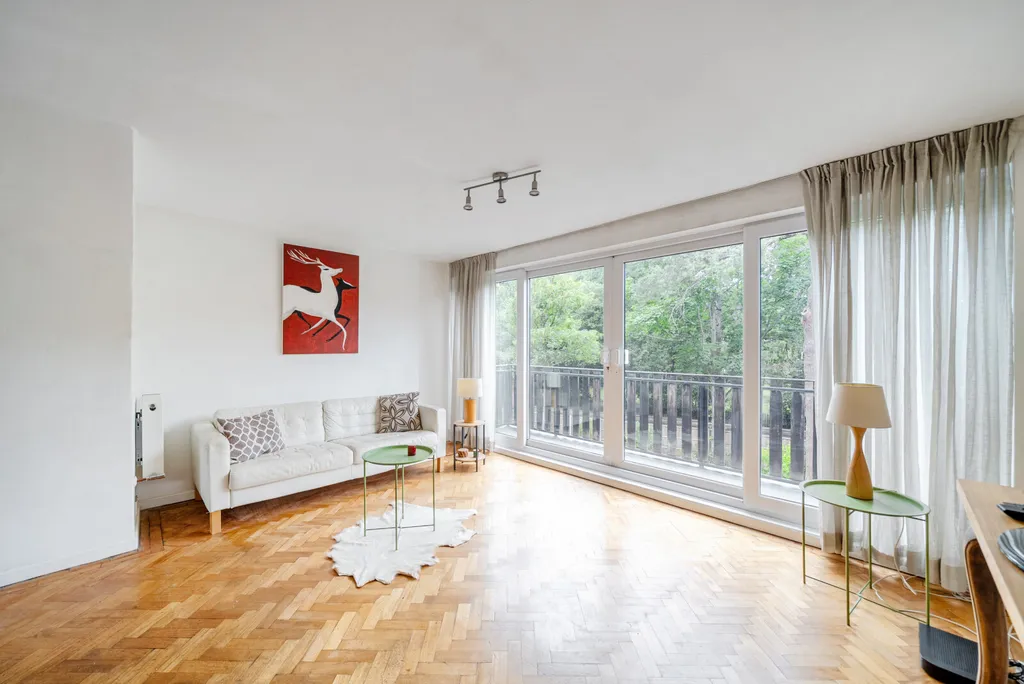 Apartment in London, London Borough of Richmond upon Thames - More