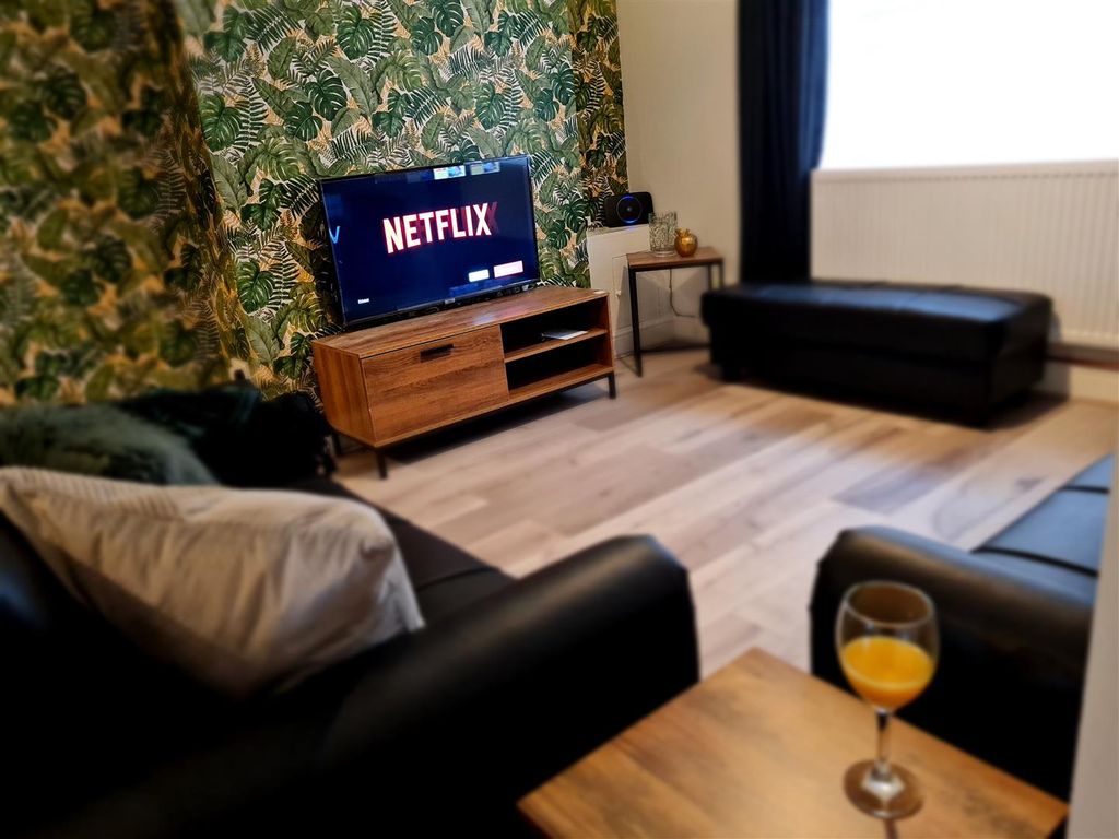 Property photo 2 of 14 Lounge / Diner