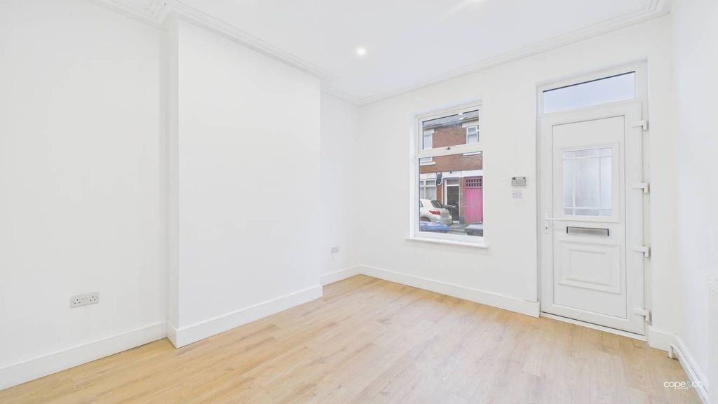 Property photo 3 of 13 4787856