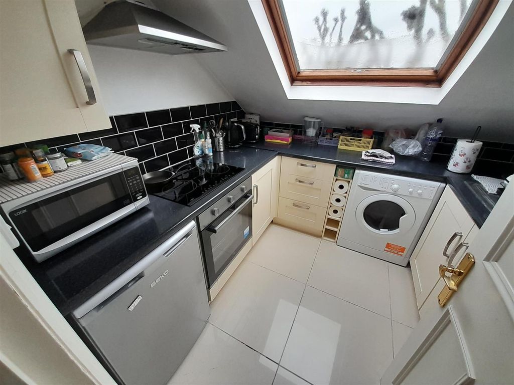 Property photo 1 of 4 Kitchen 1.Jpg