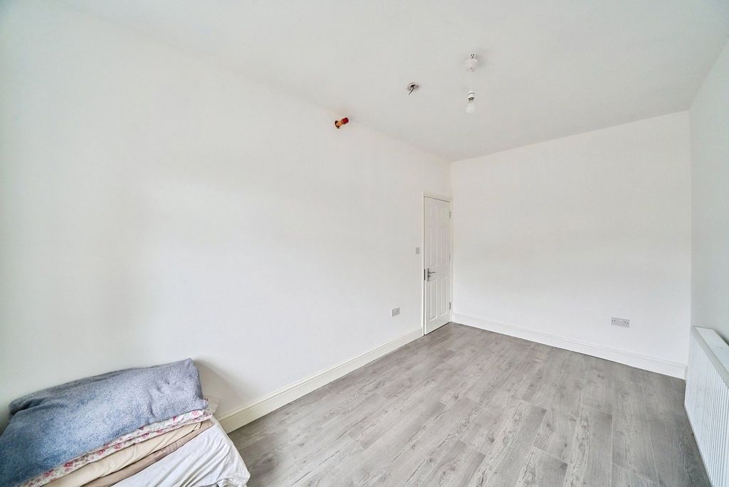 Property photo 3 of 17 Photo