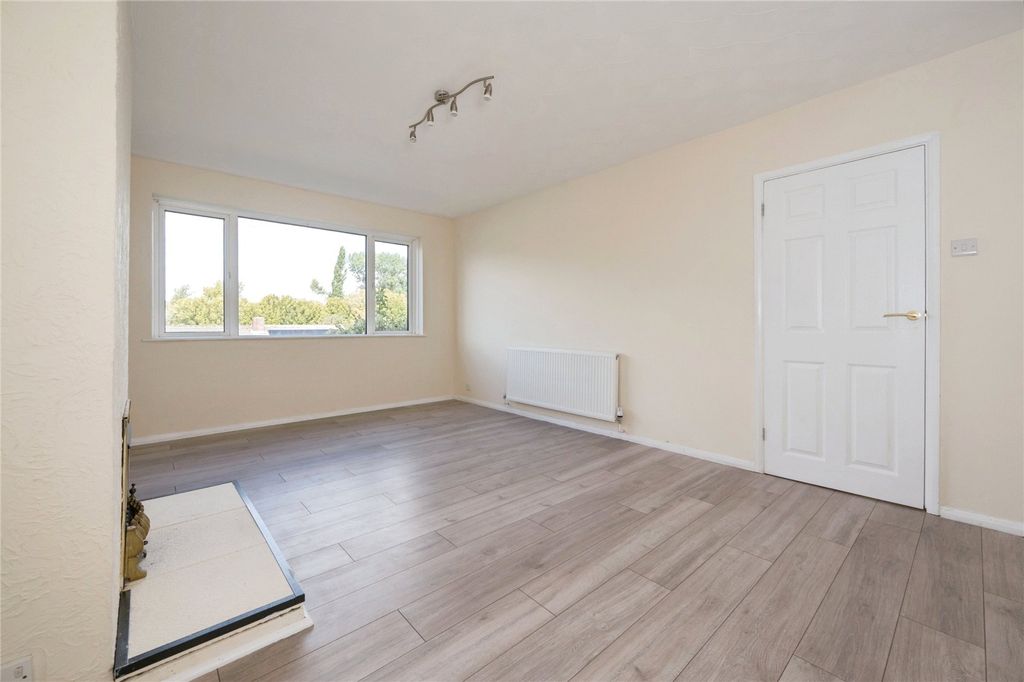 Property photo 3 of 17 Picture No. 33