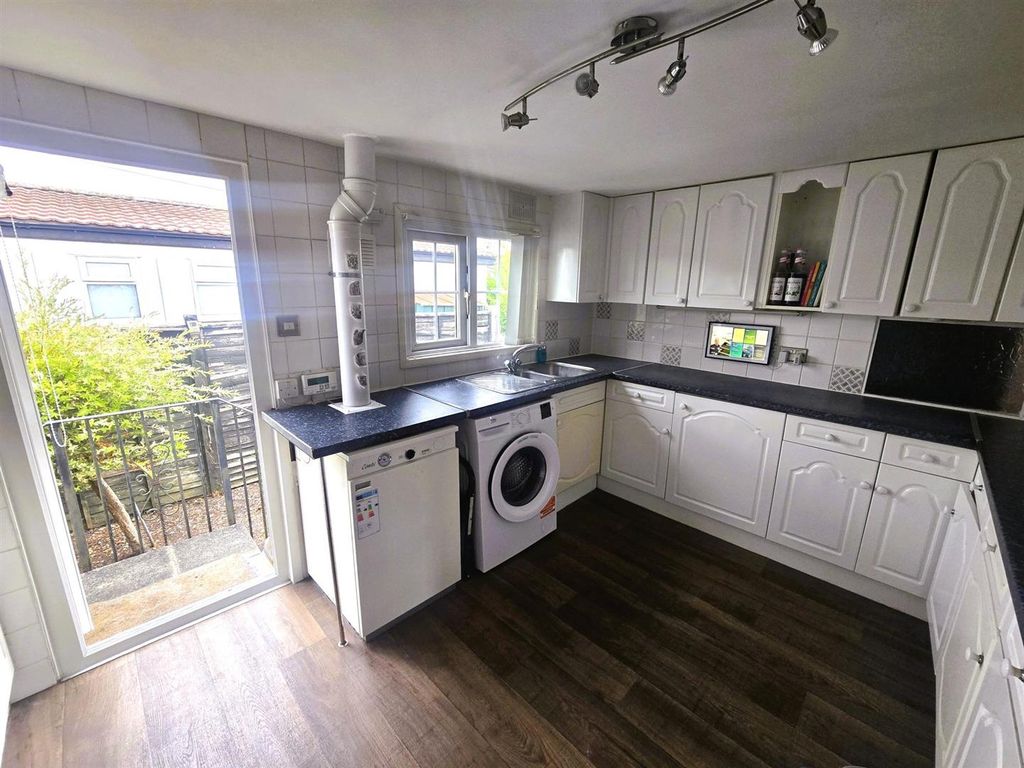 Property photo 3 of 23 Sale140\11.Jpg