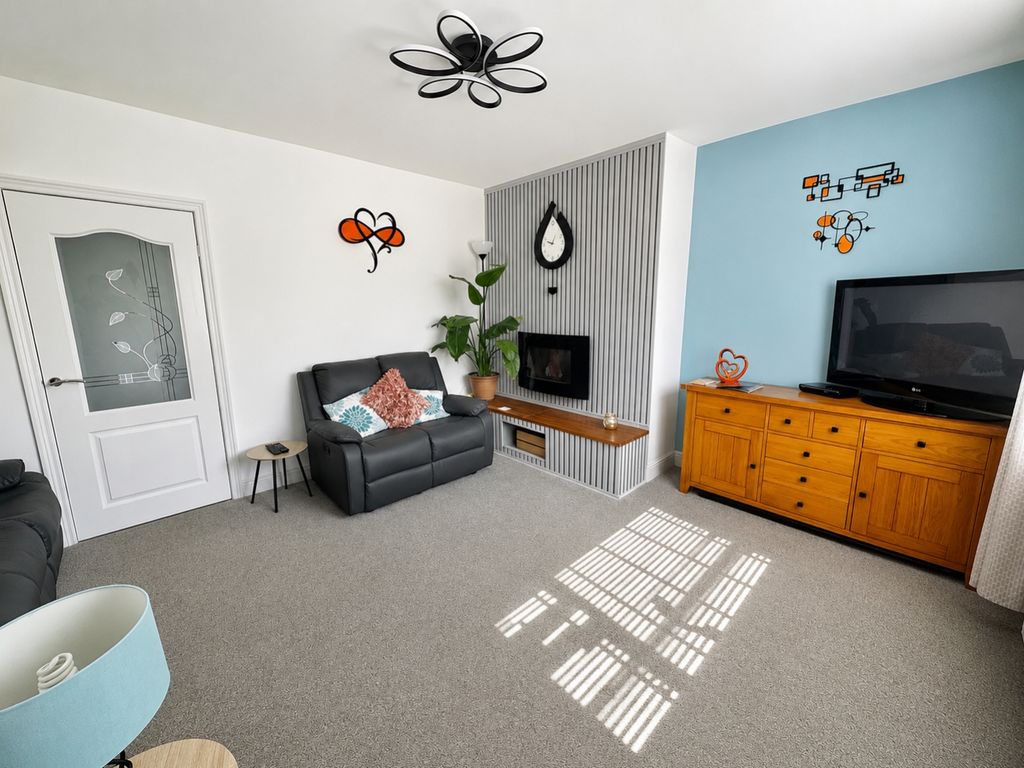 Property photo 2 of 13 Fa31C172-26B0-47D2-8759-42Db784C71B2
