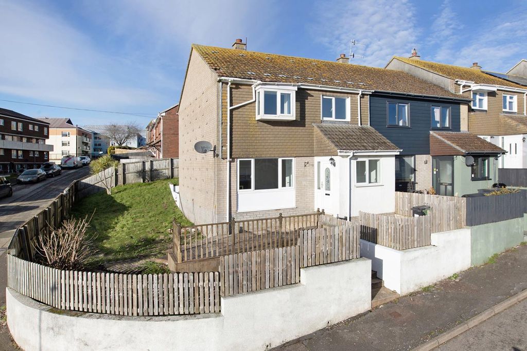 Property photo 1 of 11 Photo 2