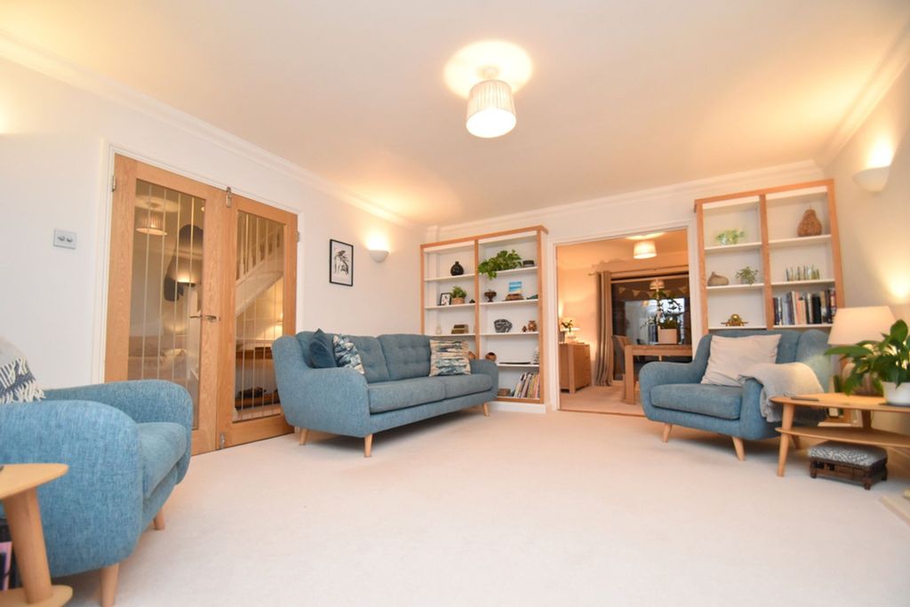 Property photo 2 of 31