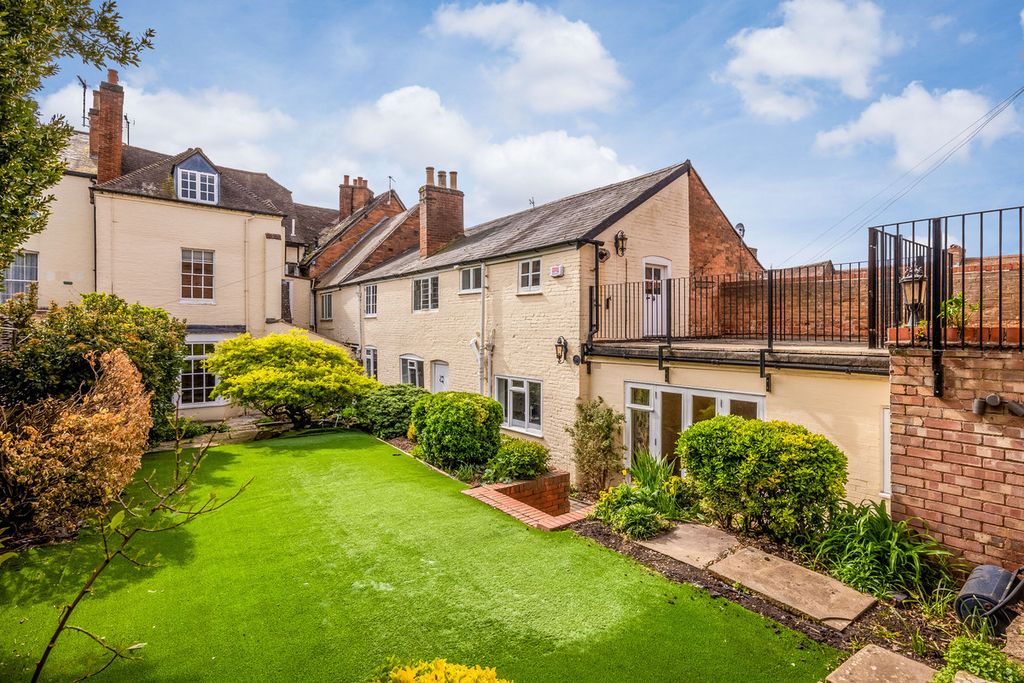 Property photo 2 of 41