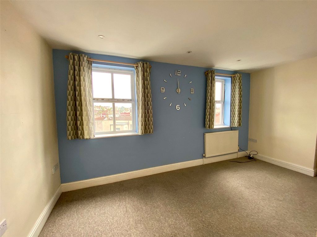 Property photo 3 of 11 Picture No. 28