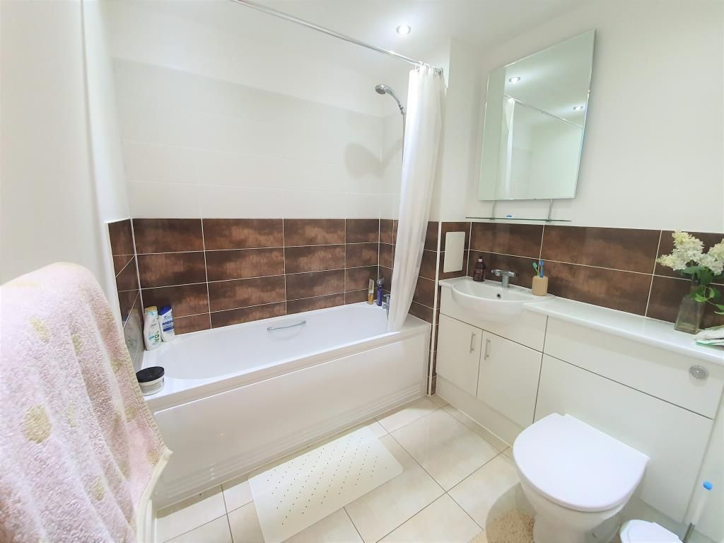 Property photo 3 of 12 Bathroom