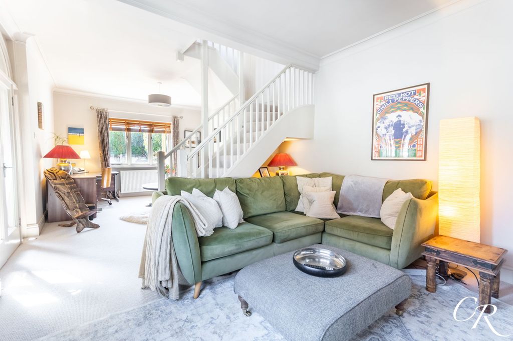 Property photo 2 of 31