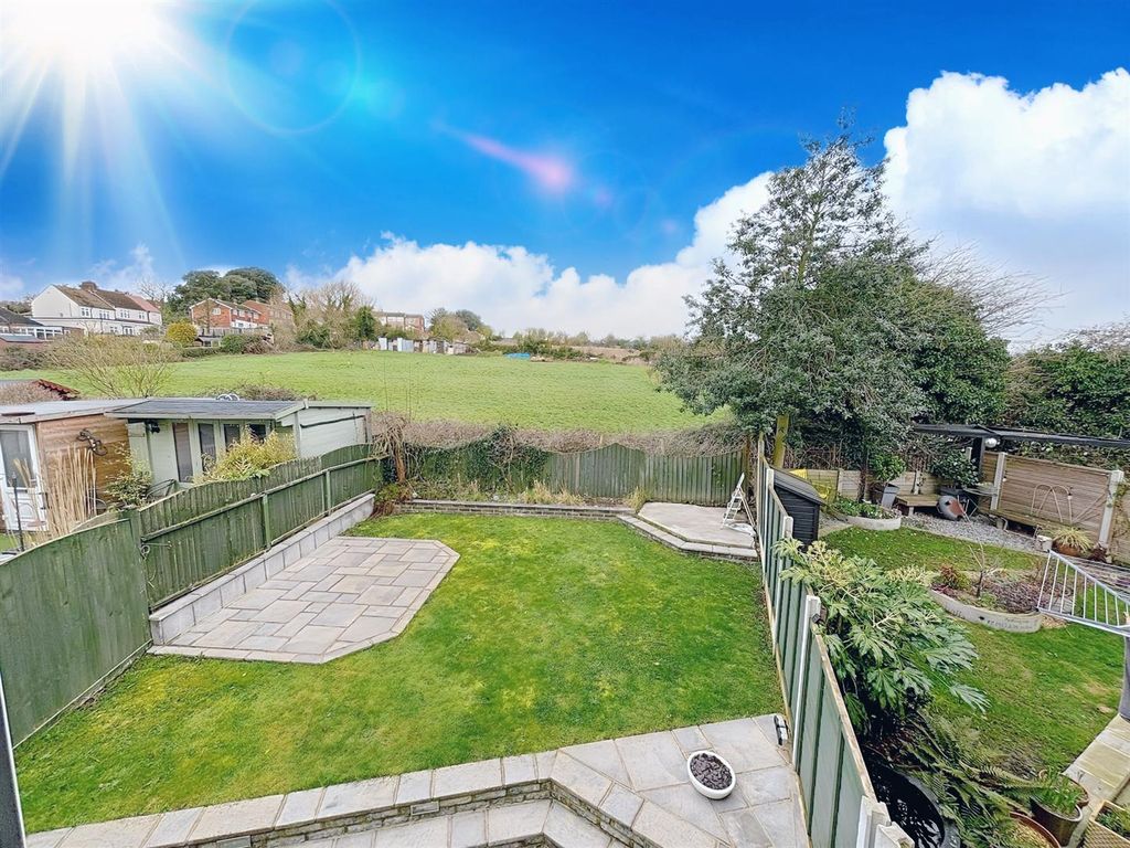 Property photo 2 of 25