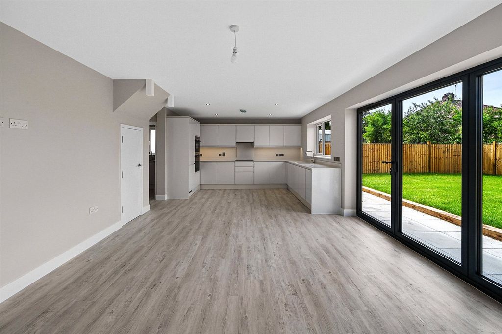 Property photo 3 of 22 Picture No. 06