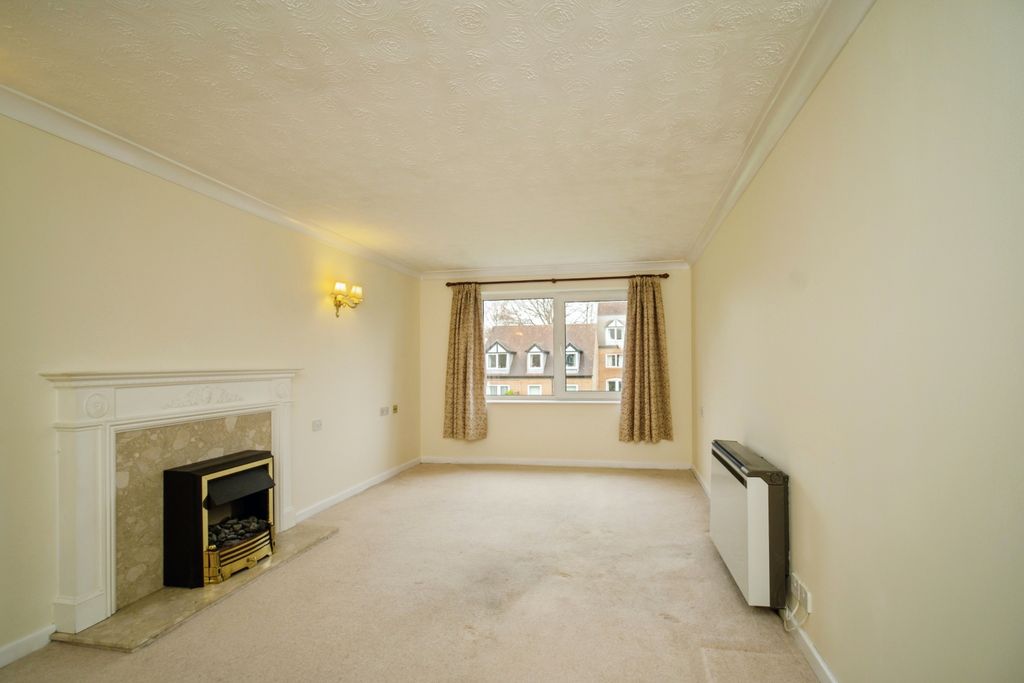 Property photo 2 of 20