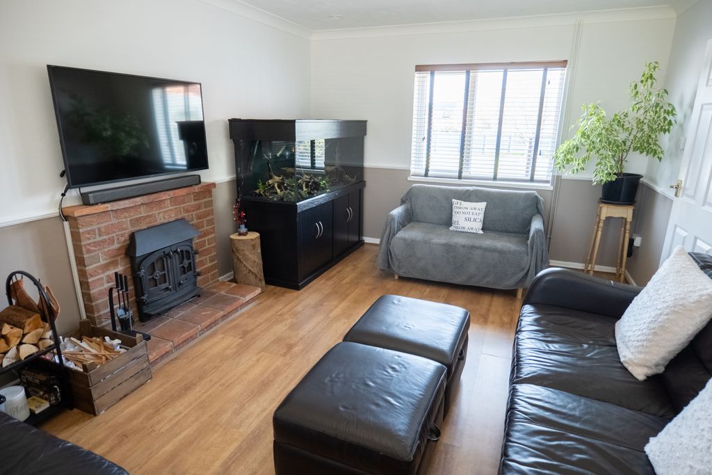 Property photo 2 of 18 Lounge