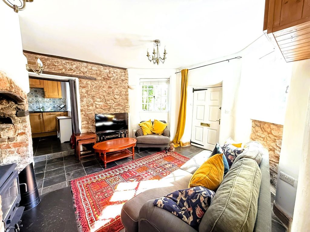 Property photo 3 of 14 Sitting Room