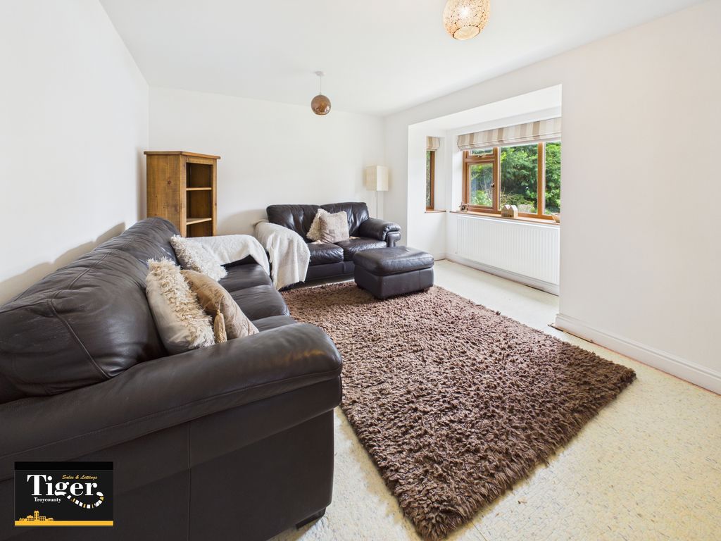 Property photo 2 of 21 Cam01931G0-Pr0351-Still001