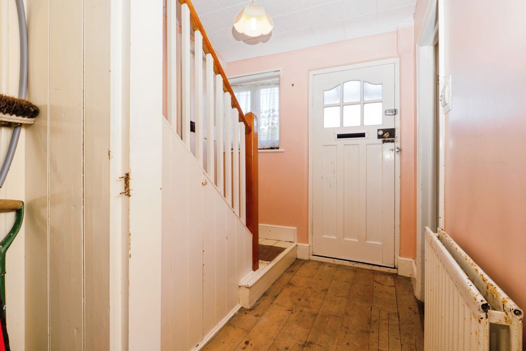 Property photo 2 of 21 Entrance Hall