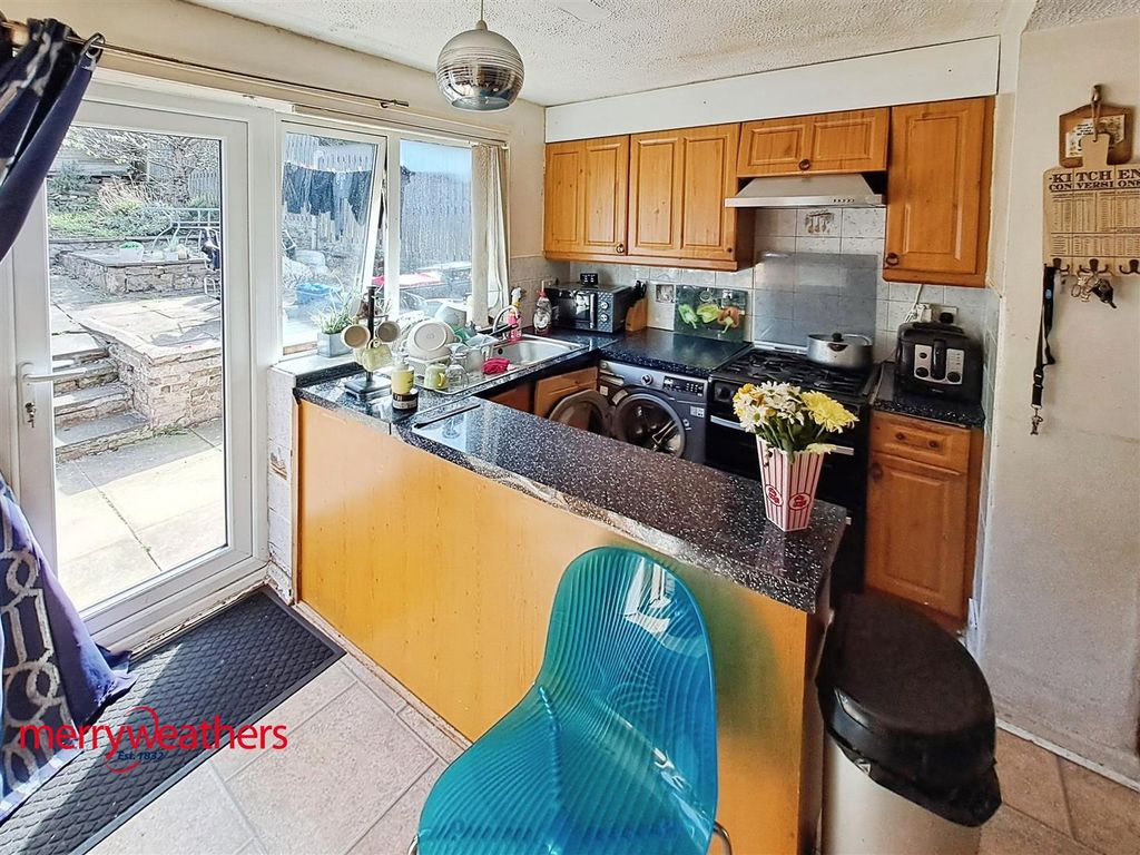 Property photo 3 of 8 Dining Kitchen