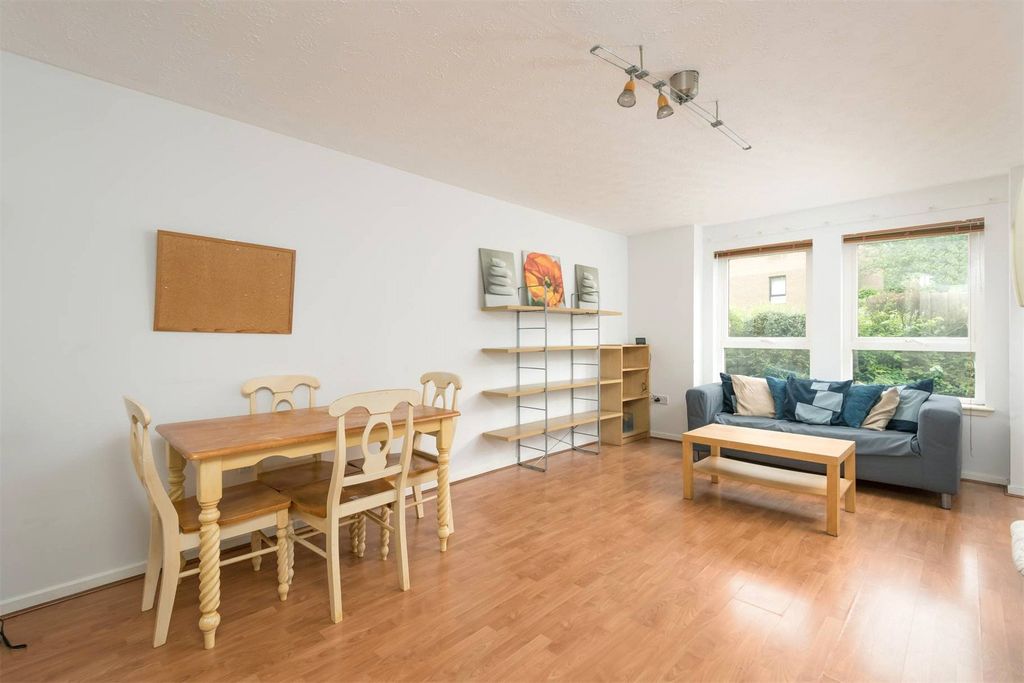 Property photo 3 of 19 Picture No. 04