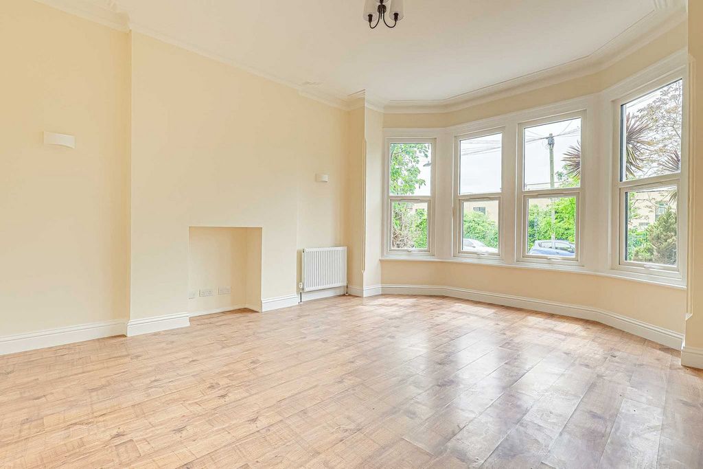 Property photo 3 of 25