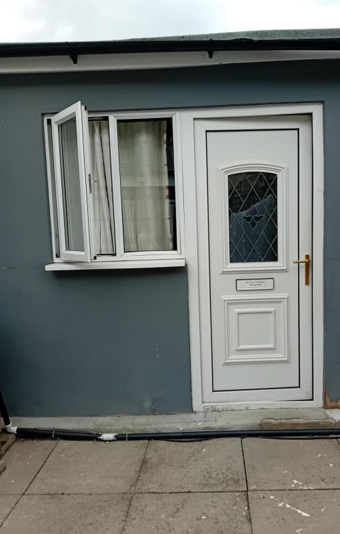 Property photo 1 of 6 Studio Flat