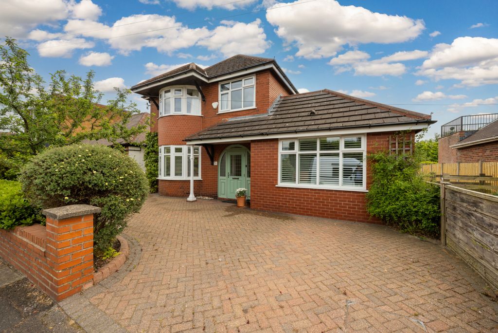 Property photo 1 of 33 31 Park Lane, Whitefield M45 7Hl