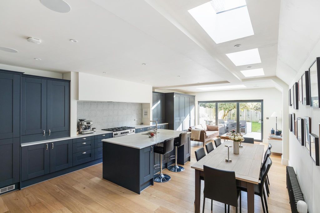 Property photo 2 of 17 Image