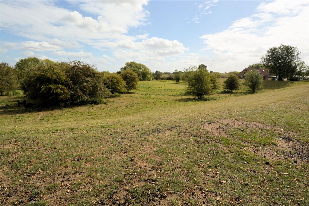 Property photo 2 of 30 Workshop Land i.Jpg