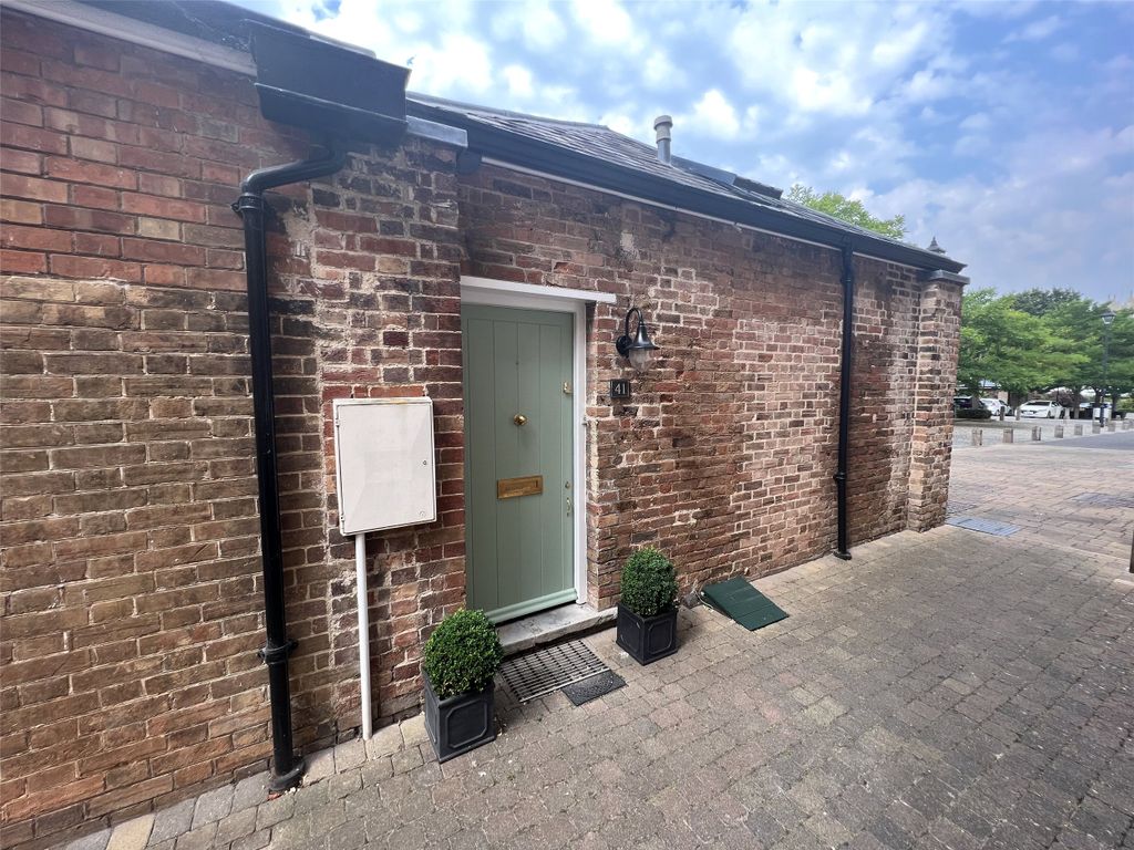 Property photo 1 of 10 Front