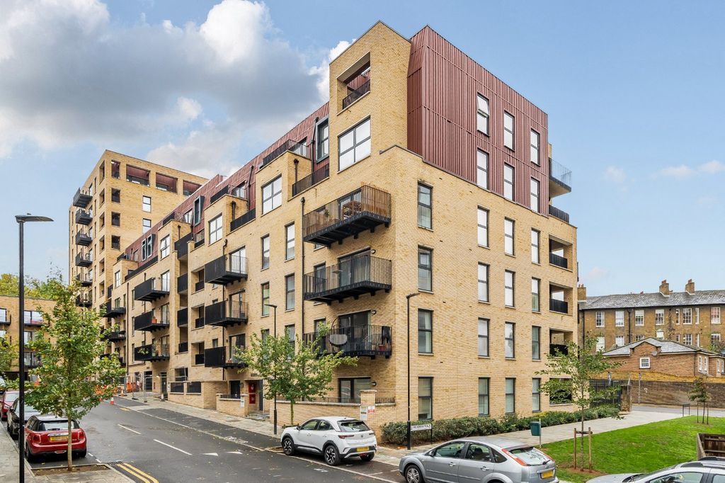 Property photo 1 of 18 External