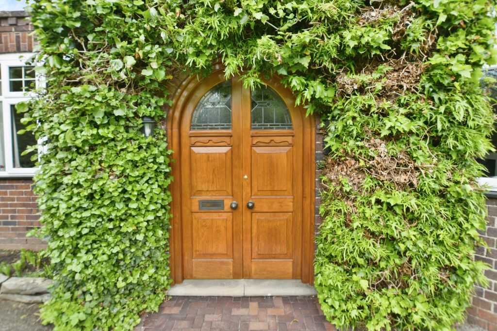 Property photo 2 of 27