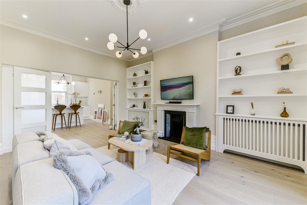 Property photo 3 of 17 37E Maida Vale-14.Jpg