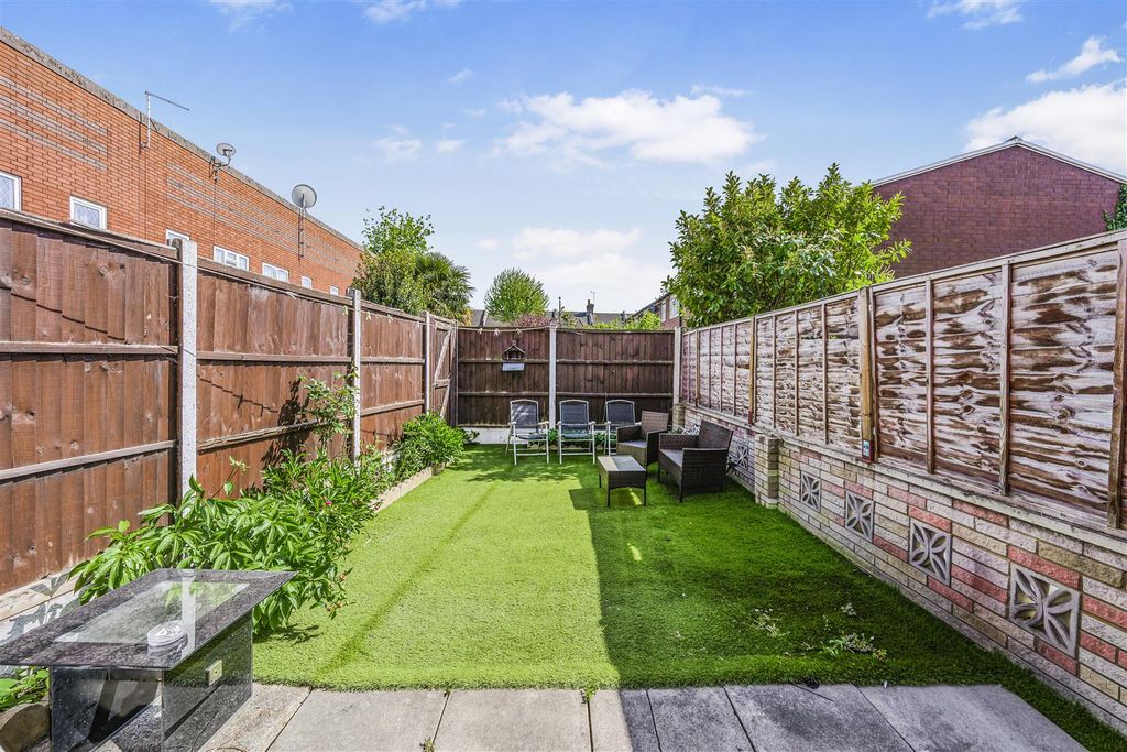 Property photo 2 of 17