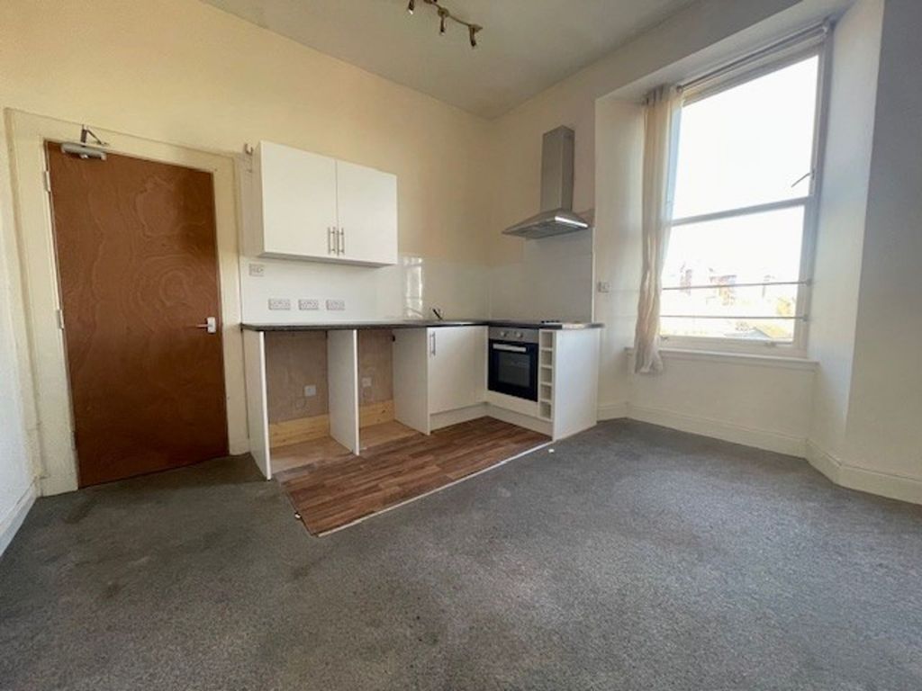 Property photo 3 of 5 Kitchen/Living Room