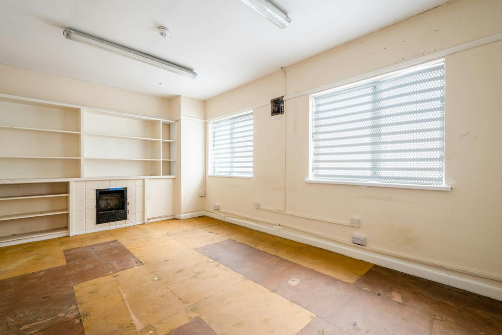 Property photo 3 of 9 Hackney Grove  Low Res 37.Jpg
