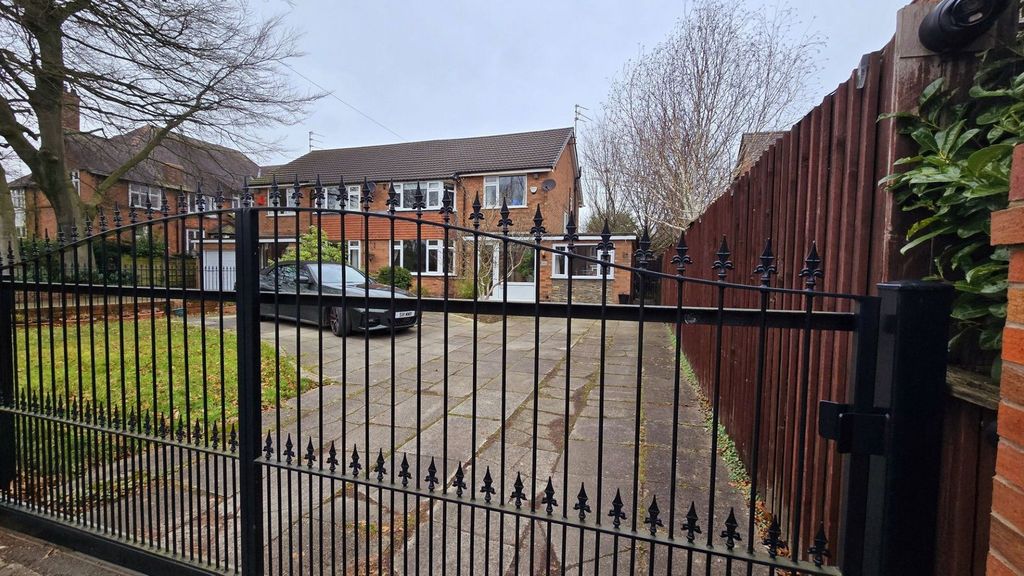 Property photo 1 of 30