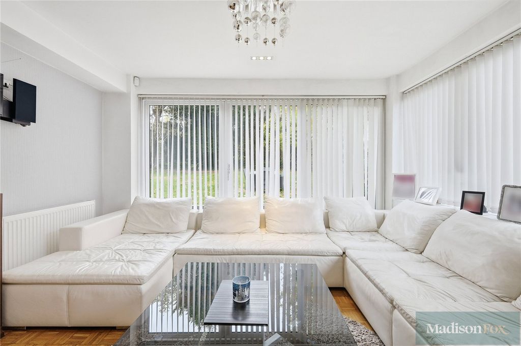 Property photo 2 of 28 Picture No. 25